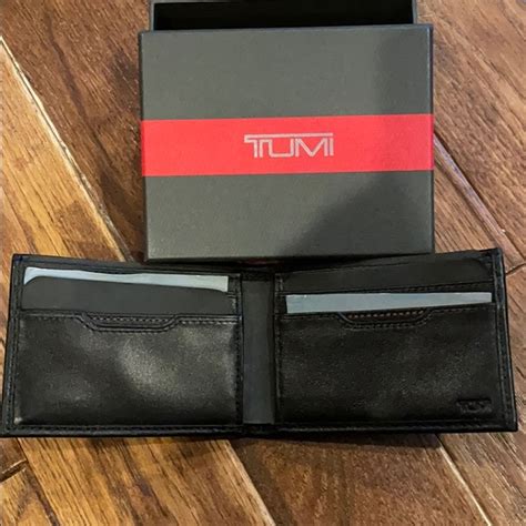 discount tumi wallets